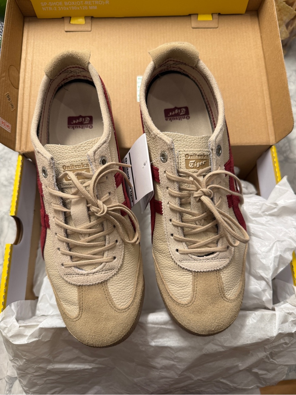 Onitsuka Tiger Mexico 66 Sneaker in Beige/Beet Root - Picture 2 of 4